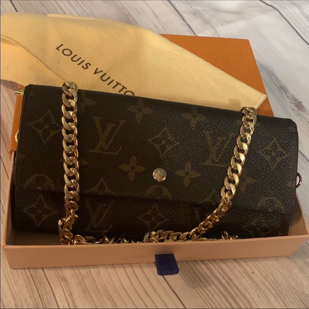 🤎💯 %AUTHENTIC LUZ VUITTON MONOGRAM SARAH WALLET crossbody 🤎🧡